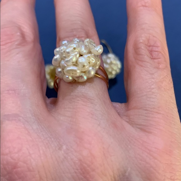 Vintage mini freshwater Pearl w gold wire (gold plate?) 1” Earrings & sz7 ring - Picture 3 of 8